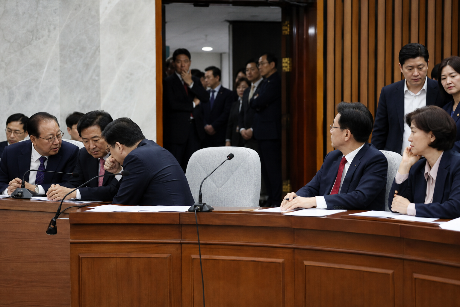 홍해 봉쇄 위기에 글로벌 원유 공급망 비상