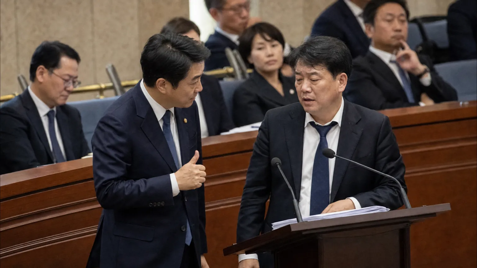 정성호 장관, 필리버스터 마친 김태규 의원에 '잘했다' 발언