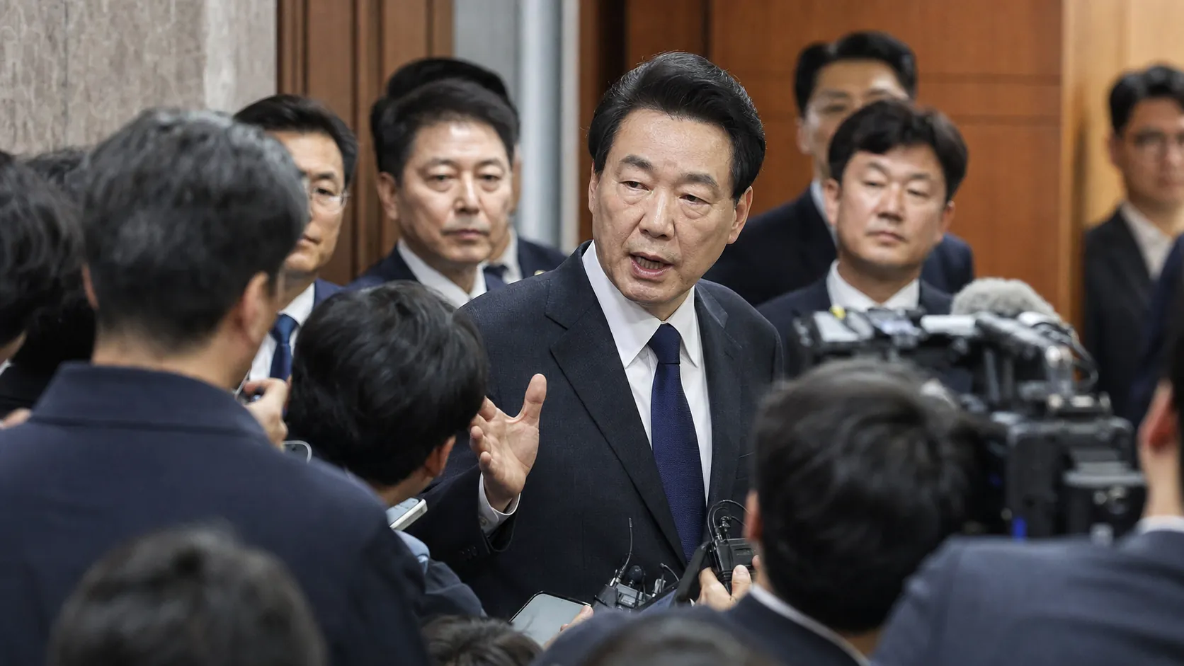 장동혁 "연임 없다 말 못하면 탄핵으로 갈 것"