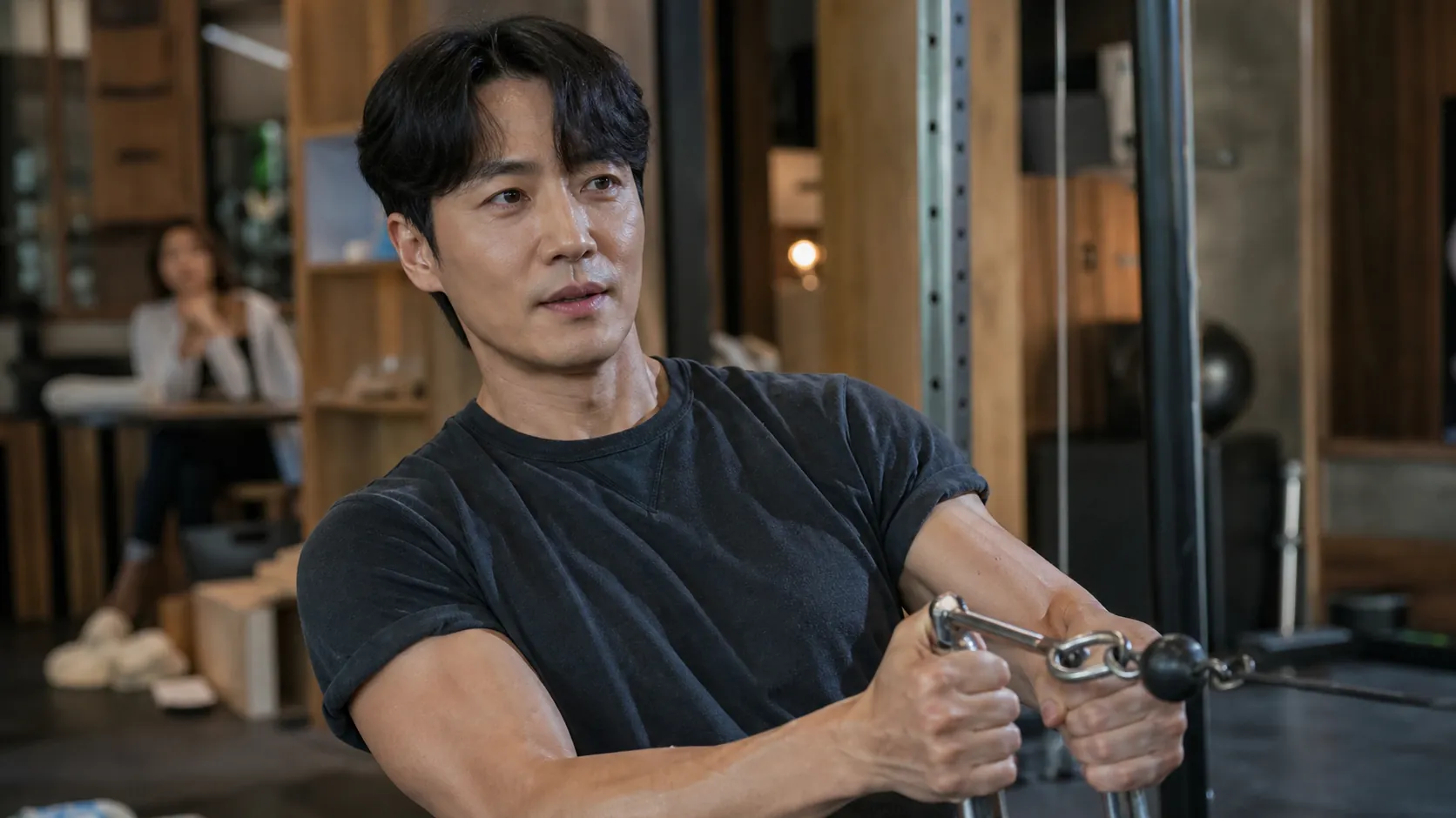 정해인, 예능서 운동 애정과 탄탄한 전완근 공개