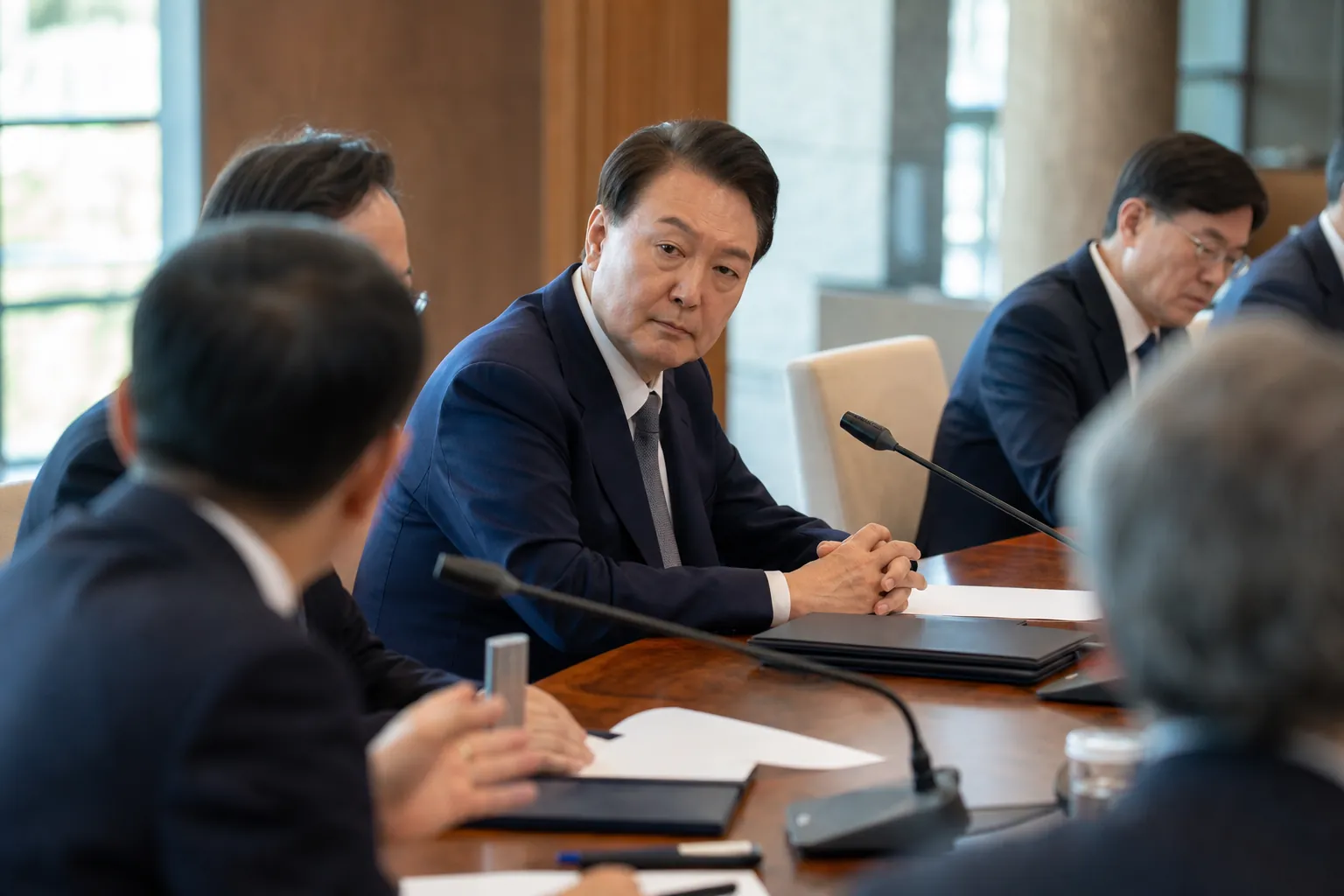 검사 직접수사 폐지안 시행에 무게 둔 이 대통령