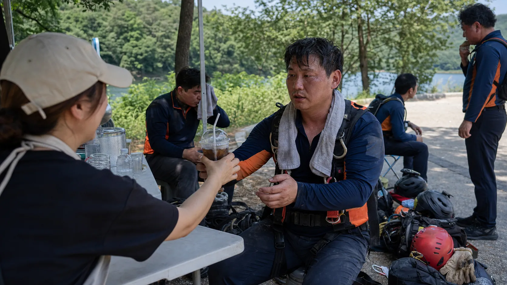 폭염 속 파주 수색 현장에 모인 조용한 응원