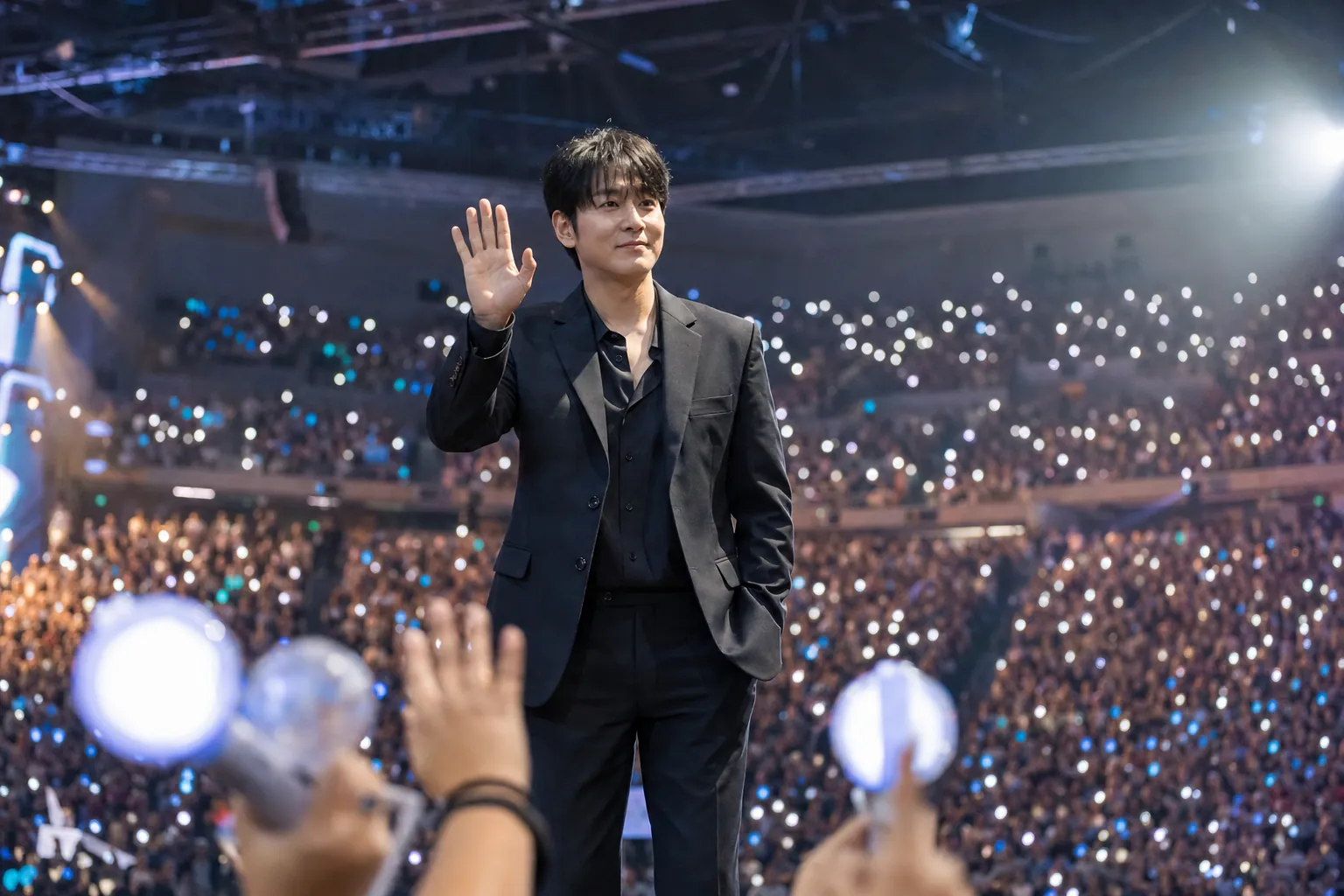 김수현, 마닐라 2만석 팬 행사로 복귀 행보